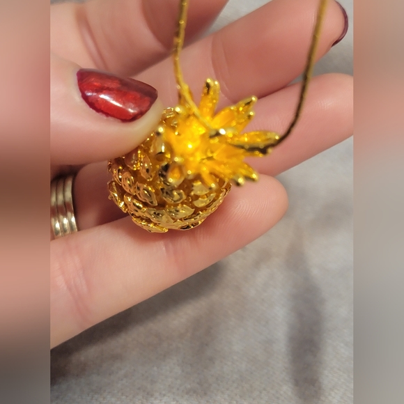 Vintage Gold Tone Pineapple Pendant & Gold Tone Necklace - Unique - Picture 12 of 12